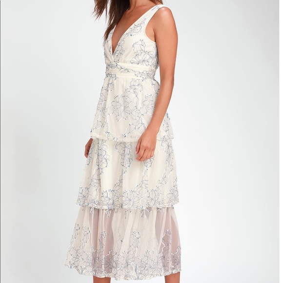 Lulus Dresses & Skirts - Lulus Viviana Embroidered Floral Lace Dress